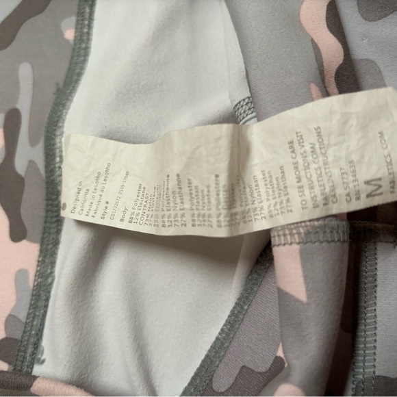 Fabletics High Waisted Powerhold 7/8 Leggings Women’s Pink Black camo 2 pockets - Picture 7 of 14